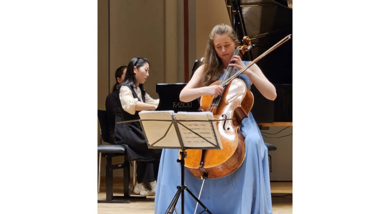 Die japanische Pianistin Kanami Ito und die polnische Cellistin Aneta Stefańska kommen als Duo Kaleido nach Bergkirchen. Foto: Privat