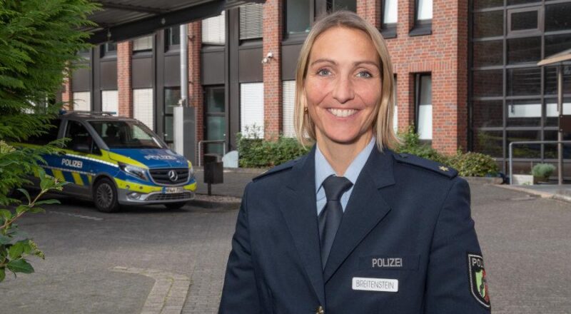 Julia Breitenstein ist die neue Leiterin der Direktion Verkehr der Kreispolizeibehörde. Foto: Sonja Thelaner/Polizei Lippe