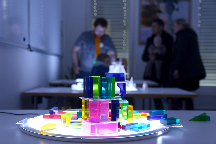 Bauten aus Licht entstehen hier. Foto: Thomas Dohna