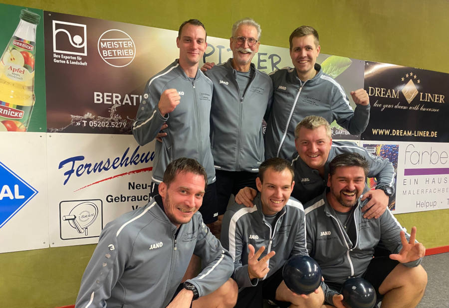 1. Mannschaft mit Nils Hartnack, Eckhard Kopp und Marvin Lammert (hinten von links), Björn Brinkmann, Tobias Henke, Dennis Siekaup und Maik Aderhold (vorn von links). Foto: Privat