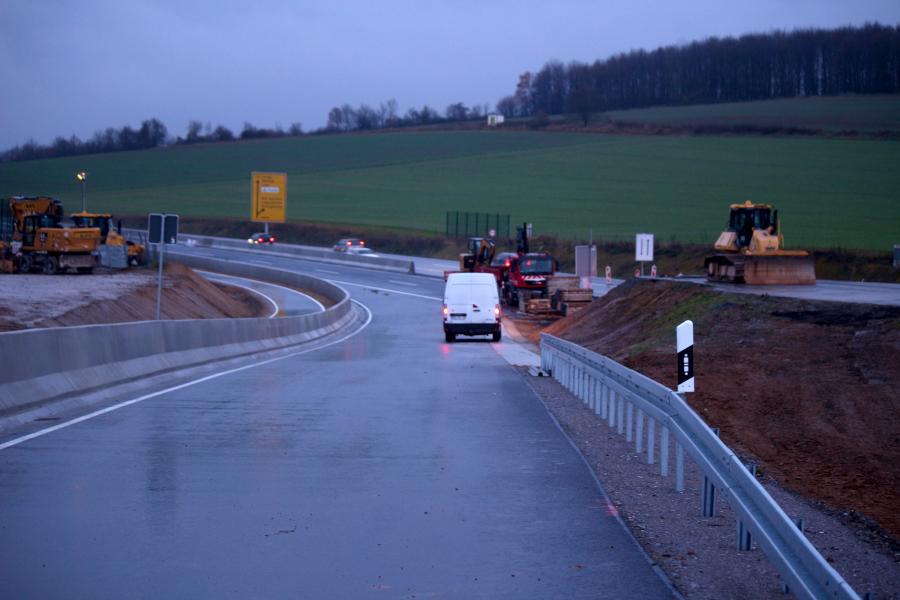 Diese Rampe führt von der B66 auf die Gewerbestraße. Foto: Thomas Dohna