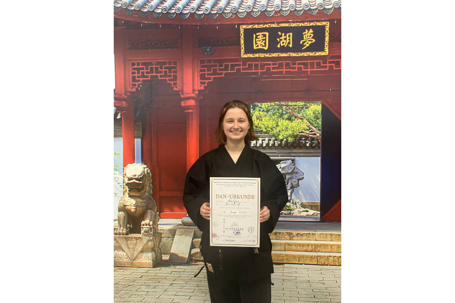 Nika Welz bestand die Aufnahme in die Meisterklasse und trägt ab jetzt den 1. Dan im Kempo Karate. Foto: Privat