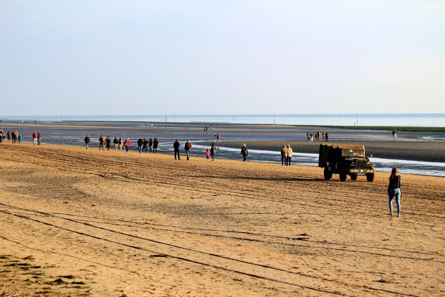 So weit ist der Strand an Utah Beach, den die US-amerikanischen Soldaten am 6. Juni 1944 unter Beschuss überwinden mussten. Foto: Thomas Dohna