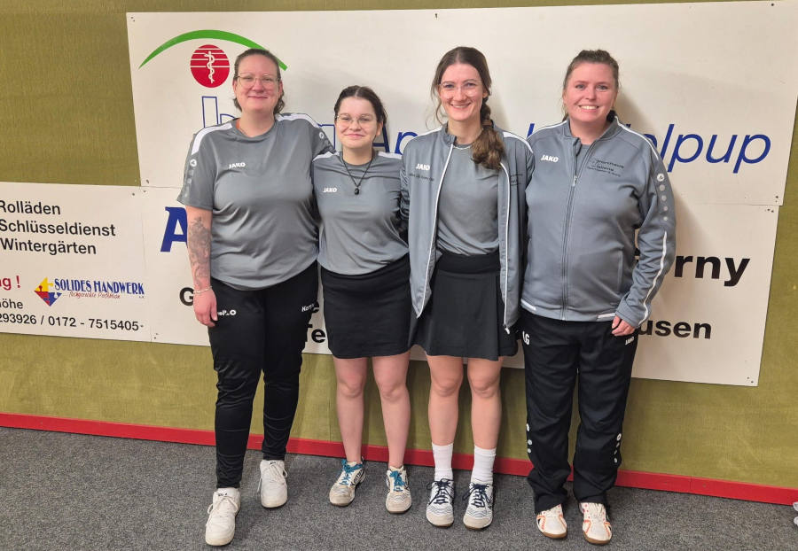 Die 1. Damenmannschaft des Sportkegelvereins Greste-Lage mit (von links): Christiana Rähse, Lilly Lemke, Jana Mechsner und Larissa-Yasmin Gries. Foto: Privat