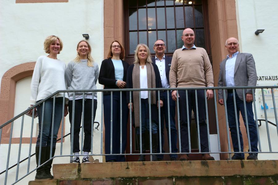 Ingrid Krah (von links), Astrid Bondzio, Lysann Rehberg, Susanne Weishaupt, Markus Baier, Jan-Lukas Schlink und Frank Rayczik stellten die geplante Studie zur Jugendkultur vor. Foto: Thomas Dohna 