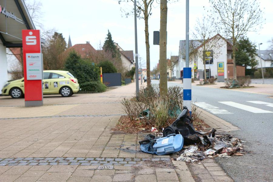 In der Silvesternacht brannte an der Herforder Straße eine Papiertonne. Foto: Thomas Dohna