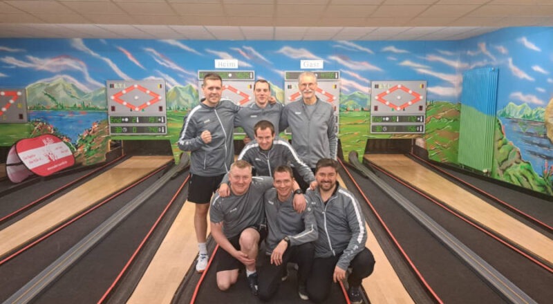 Die 1. Herrenmannschaft mit (hinten von links)Marvin Lammert, Nils Hartnack, Eckhard Kopp, Tobias Henke (Mitte) und (vorn von links) Dennis Siekaup, Björn Brinkmann, Maik Aderhold. Foto: Privat