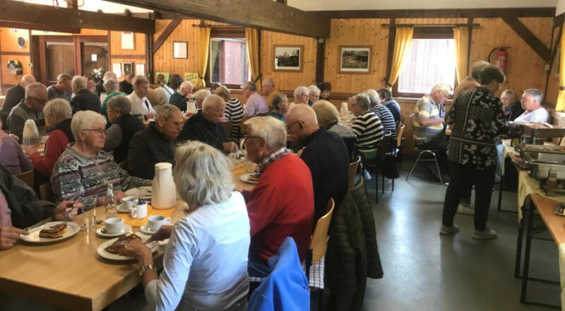 Volles Haus beim Pickertessen auf dem Heimathof. Foto: Heimatverein Leopoldshöhe