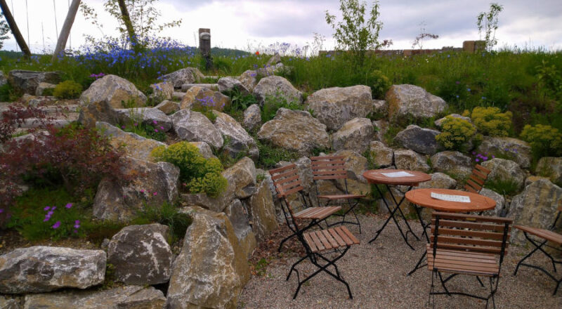 Eine Trockenmauer im Garten. Foto: Matthias Lang