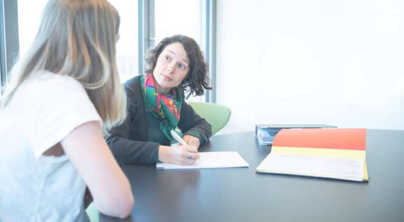 Die Zentralen Studienberatungen und Career Services der OWL-Hochschulen laden zu den Thementagen Studienzweifel mit Online- und Präsenzangeboten ein und beraten Studierende auf der Suche nach Halt und Orientierung vom 19. bis zum 28. Mai. Foto: TH OWL