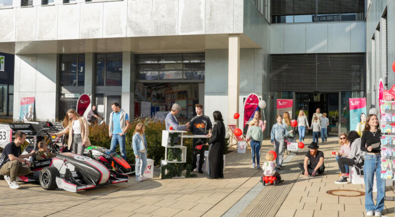Die TH OWL lädt alle ein zu ihrem Tag der offenen Tür am Samstag, 17. Mai, in Detmold und Lemgo. Familien, Nachbarschaft, Studieninteressierte, Freundinnen und Freunde der Hochschule sowie alle, die Lust haben, Wissenschaft einmal ganz anders zu erleben, sind herzlich willkommen. Foto: TH OWL