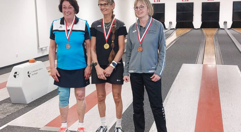 Christine Piechottka (rechts) bei der Siegerehrung. Foto: Privat