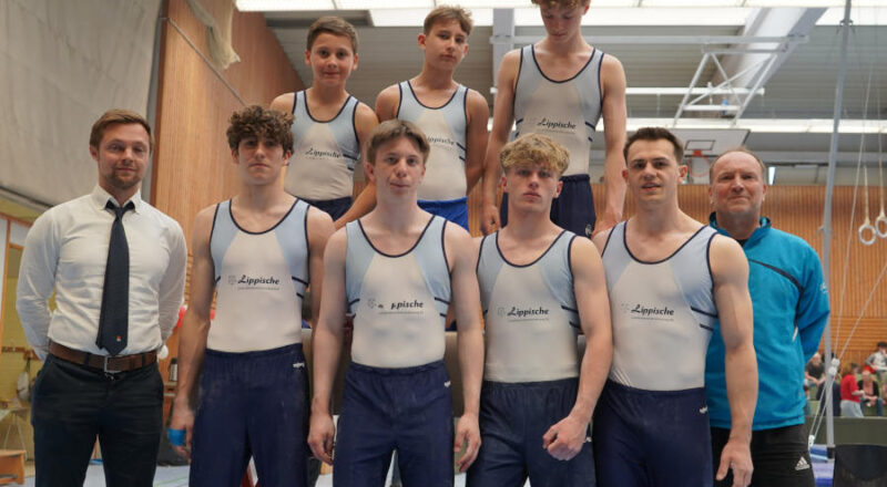 Die Leos in Oberhausen: Turner, Trainer, Kampfrichter, v.l.: Matthias Bieberstein, Dario Schmalz, Jan Zimmermann, Elias Wittenberg, Diego Rößler, Tim Apelt, Arne Fiß, Justin Sonntag, Nils Nagel, es fehlt auf dem Bild: Bennet Begemann. Fotos: Privat
