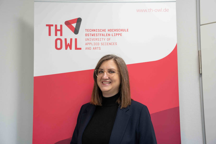 Juliette Halli hat an der Frankfurter Goethe-Universität Chemie studiert und promoviert. Zum 1. Juni startete die 37-Jährige als neue Professorin im Fachbereich Life Science Technologies der TH OWL in Lemgo. Foto: TH OWL