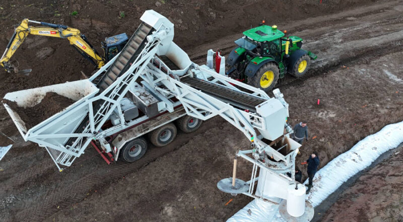 Die Verlegemaschine zur Herstellung von Endlosschläuchen im Einsatz in Detmold-Klüt. Foto: topocare GmbH, David Draier