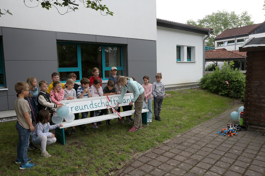 Die Kinder des Schülerparlamentes weihen offitiell die…</p><div class=
