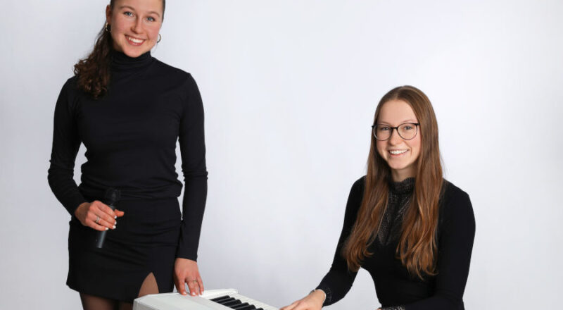 Die Harmony Sisters Lina und Julie Holwitt sind zu Gast auf dem Heimathof. Foto: Privat