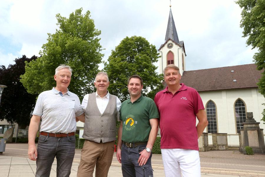 Die PUB tritt zur Kommunalwahl an, verkünden Matthias Bock, Ulrich Meier zu Evenhausen, Sven Meier zu Evenhausen und Martin Betge (von links). Foto: Thomas Dohna