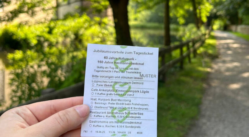 Wer sich ein Tagesticket der Touristiklinie 792 kauft, bekommt ab sofort einen Gutschein dazu. Foto: KVG Lippe