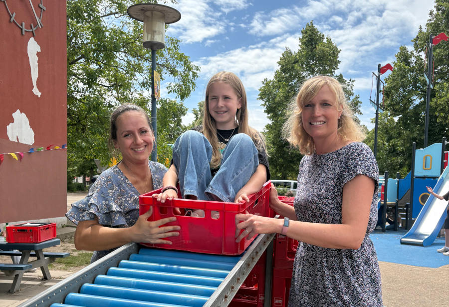 Spaß auf der Rollenrutsche beim Sommerfest der Grundschule Nord. Foto: Privat