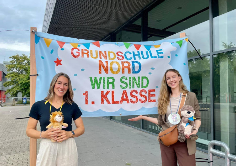 Mit einem Banner wurden die neuen Erstklässler an der Grundschule Nord willkommen geheißen. Foto: Privat