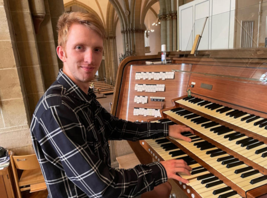 Leon Frederic Kleemeier gibt zum Lippischen Orgelsommer ein Konzert in der Kirche Bergkirchen. Foto: Privat