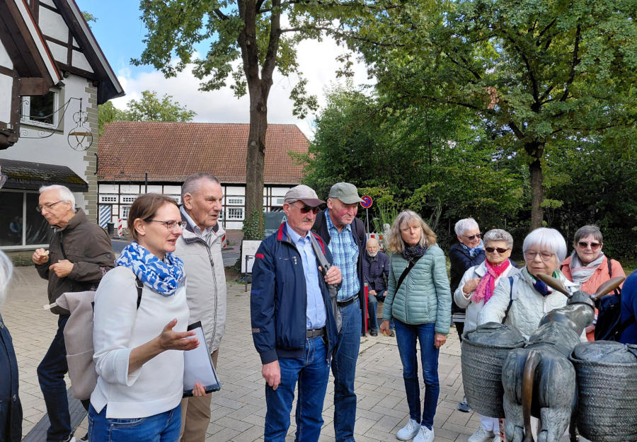 Führung über den Hof Haulle. Foto: Heimatverein Leopoldshöhe