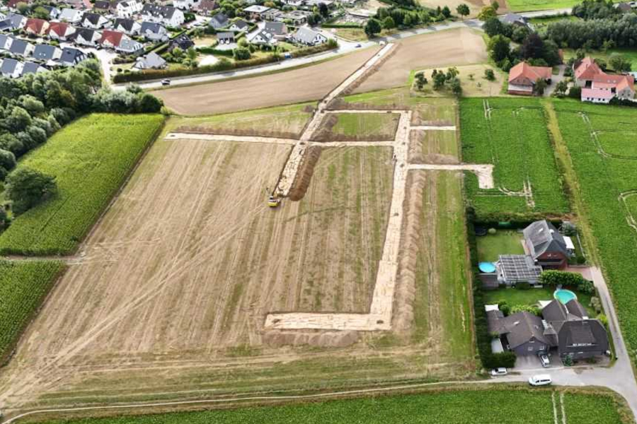 Die Archäologen haben die Fläche mit der Drohne erfasst. Foto: Gemeinde Leopoldshöhe