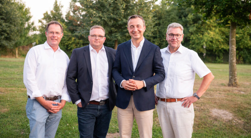 Der Landtagsabgeordnete Klaus Hansen. der Lagenser CDU- Bürgermeister-Kandidat Frederik Topp, CDU-NRW-Generalsekretär Paul Ziemiak und der CDU-Landratskandidat Meinolf Haase diskutieretn über das CDU-Menschenbild. Foto: CDU