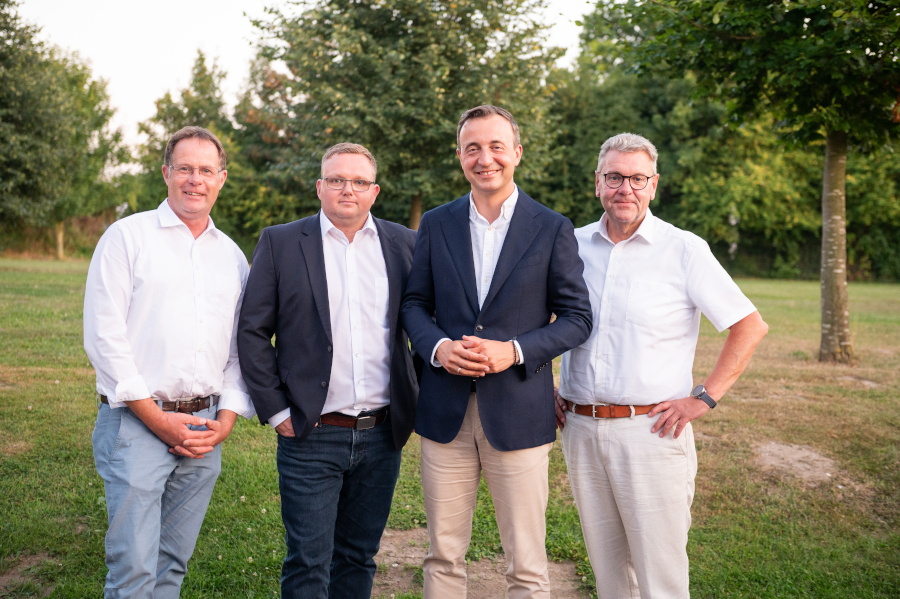 Der Landtagsabgeordnete Klaus Hansen. der Lagenser CDU- Bürgermeister-Kandidat Frederik Topp, CDU-NRW-Generalsekretär Paul Ziemiak und der CDU-Landratskandidat Meinolf Haase diskutieretn über das CDU-Menschenbild. Foto: CDU