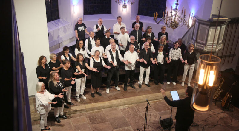 Der Detmolder Chor JAM war zu Gast in der Leopoldshöher Kirche. Foto: Edeltraud Dombert