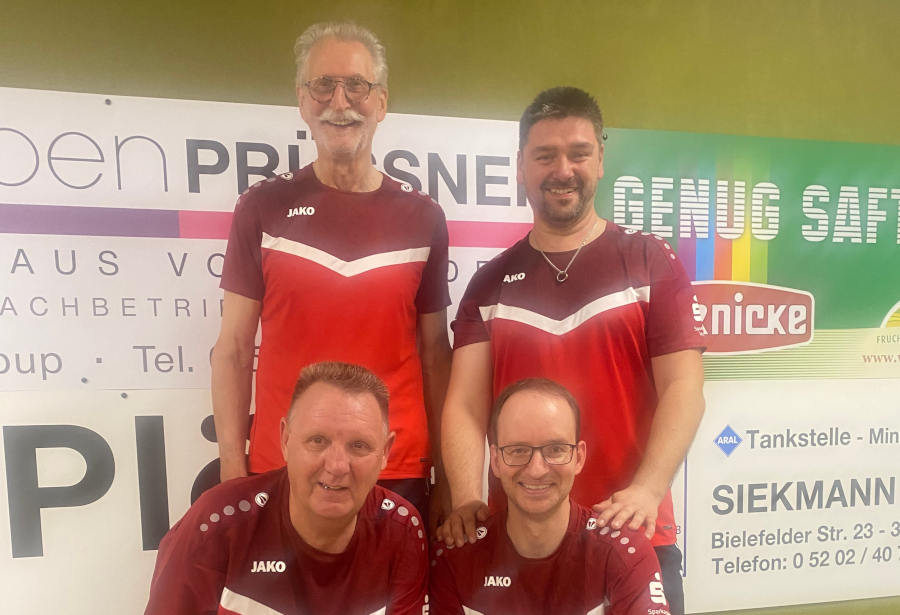 2. Mannschaft.: Eckhard Kopp und Maik Aderhold (hinten von links), Uwe Wenzel und Simon Gries (vorn von links). Foto: Privat