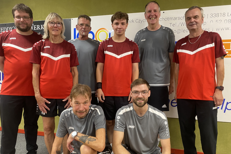 Jann Klein-Günnewyck, Erika Büker, Matthias Fordkord, Mika Gries, Manfred Lammert und Udo Keeb (hinten von links) sowie Udo Buchwald und Arnd Stuckmann (vorn von links). Foto: privat