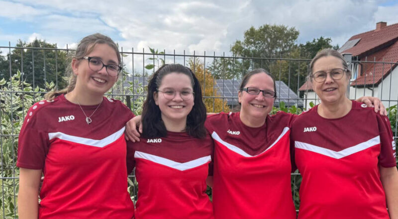 Paula Kurzius, Lilly Lemke, Katja Lemke und Angelika Twarkowski (von links) feierten einen Heimsieg. Foto: Privat