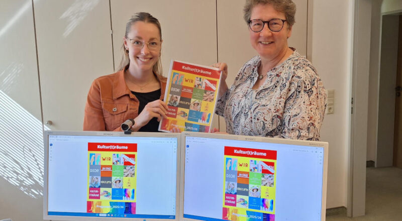 Projektleiterin Delia Riedel (links) und A. Heinrike Heil (Geschäftsführerin Stiftung Standortsicherung) freuen sich auf den 4. Durchgang des Leuchtturmprojekts „Kultur(t)räume“. Foto: Christina-Carolin Rempe/ Stiftung Standortsicherung