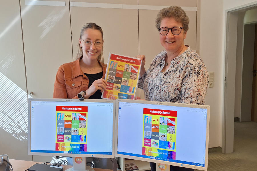 Projektleiterin Delia Riedel (links) und A. Heinrike Heil (Geschäftsführerin Stiftung Standortsicherung) freuen sich auf den 4. Durchgang des Leuchtturmprojekts „Kultur(t)räume“. Foto: Christina-Carolin Rempe/ Stiftung Standortsicherung