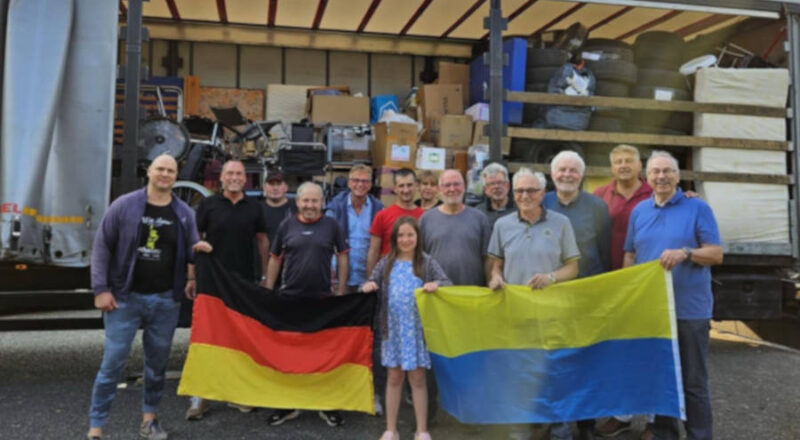 Stanislav Ivashchenko, Jens Rüdiger, Roman Serdiuk, Staniskav Spivak, Detlev Begemann, Dmytro Pasternak, Liv Begemann, ukrainischer LKW-Fahrer, Andre Fröse, Joachim Laybach, Gerhard Schemmel, Marijan Lencek, Claus Kroeker, Martin Betge, Berend Schwanold. Foto: Privat