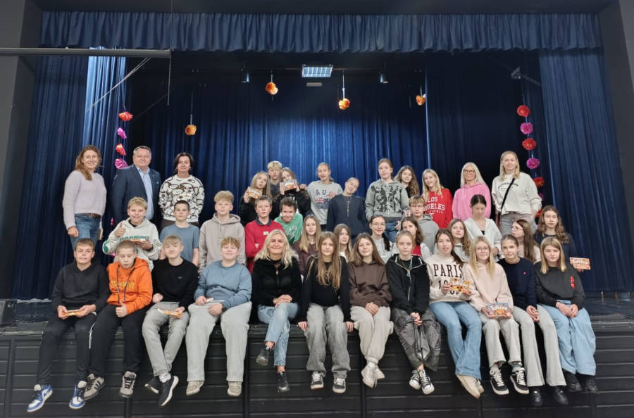 Vom 23. bis 30. September 2025 fand der 21. Schüleraustausch zwischen der Felix-Fechenbach-Gesamtschule Leopoldshöhe und den polnischen Partnerschulen in Myslakowice und Lomnitz statt.