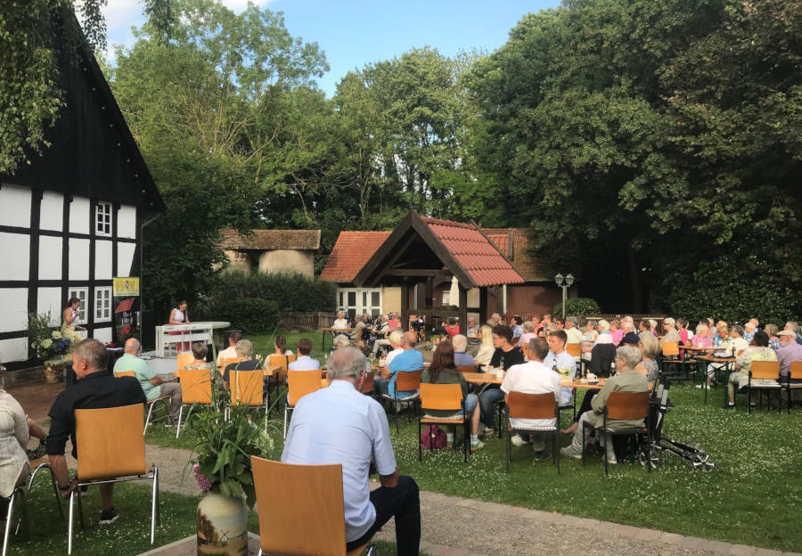 Sommerkonzert auf dem Heimathof. Fotos: Heimatverein Leopoldshöhe