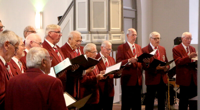 Der Männergesangverein von 1879 gab in der evangelischen Kirche am Marktplatz sein Herbstkonzert. Foto: Thomas Dohna