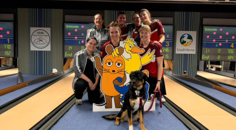Lilly Lemke, Christina Rähse, Josephine Lammert, Larissa-Yasmin Gries, Katja Lemke, Nora Rüsenberg und Jana Lammert (von links) freuen sich über den Sieg. Foto: Privat