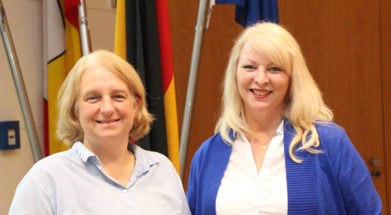 Margit Monika Hahn (rechts) und Britta Grebe leiten den Arbeitskreis „Frühkindliche Bildung in Lippe“. Foto: Kreis Lippe