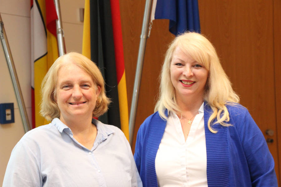 Margit Monika Hahn (rechts) und Britta Grebe leiten den Arbeitskreis „Frühkindliche Bildung in Lippe“. Foto: Kreis Lippe