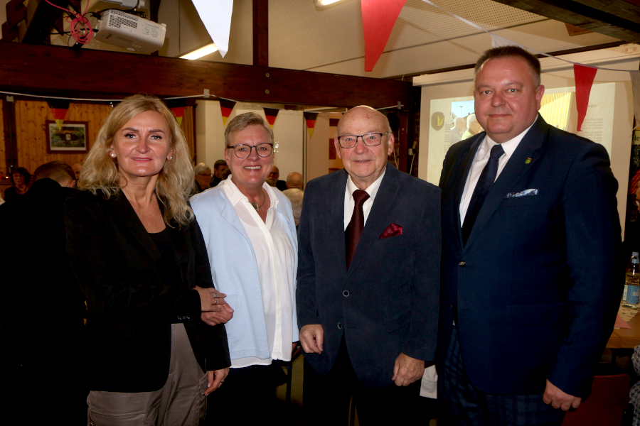 Aneta Stefanczyk, Heike Kortekamp, Klaus Fiedler und Michal Orman redeten zum Partnerschaftsjubiläum Leopoldshöhe-Myslakowice. Foto: Thomas Dohna