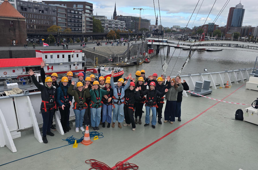 Ein Highlight im Juleica-Grundkurs: der Erlebnispädagogiktag an Bord der „Cap San Diego“. Foto: Ev. Jugend Lippe