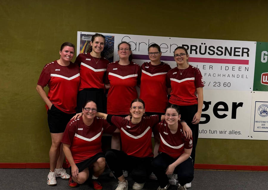 Die Sportkeglerinnen (vorn von links, dann hinten von links) Katja Lemke, Jana Lammert, Lilly Lemke. Larissa-Yasmin Gries, Josephine Lammert, Christina Rähse, Madeleine Wilde, Paula Kurzius. Foto: Privat