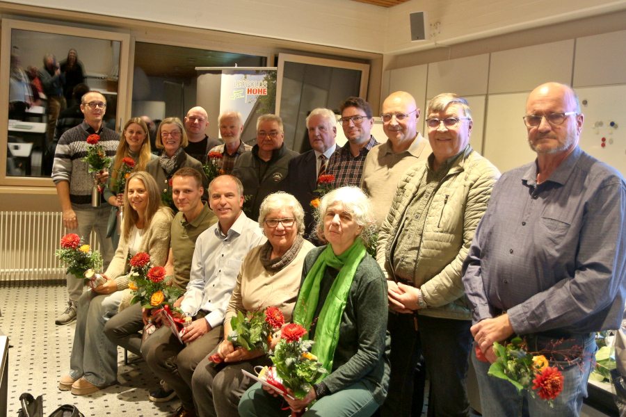 Bürgermeister Martin Hoffmann verabschiedete ausgeschiedene Mitglieder des Rates. Foto: Thomas Dohna