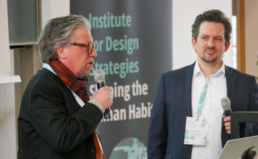 Ulrich Nether (links) und Marcel Cardinali vom Institut für Designstrategien (IDS) an der TH OWL moderierten die diesjährige IDS Conference zum Thema Klimaanpassung. Foto: TH OWL
