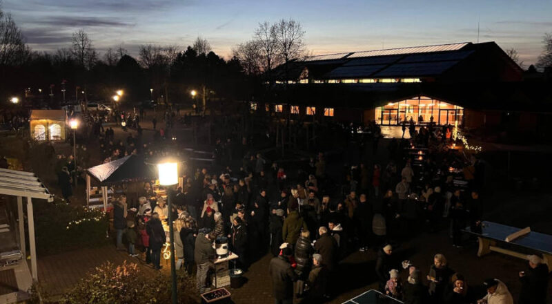 Das Adventssingen an der Grundschule Nord fand im Freien statt. Foto: Grundschule Nord