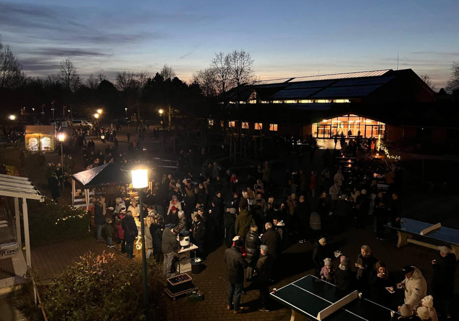 Das Adventssingen an der Grundschule Nord fand im Freien statt. Foto: Grundschule Nord